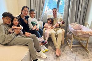 Georgina Rodriguez familia 2022.jpg