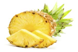 Torta de fresa y piña 3.jpg