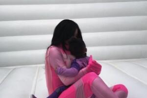 KYLIE TRAVIS HIJA 4.jpg