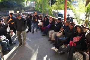 Migrantes en fila por consultas legales en Los Ángeles