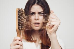 caida-cabello-cepillo.jpg