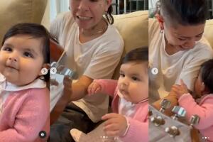 Inti parece vivir rodeada de música y no solo por su madre, sino también por su tía Florencia Cazzuchelli, con quien aparece aquí gozándola de ver tocar la guitarra. 