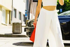Woman wearing crop top and culottes