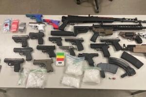persecución policial Bexar metanfetamina armas narcotráfico cateo sheriff