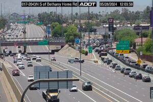 Mujer intenta saltar desde paso elevado sobre la Interestatal 17