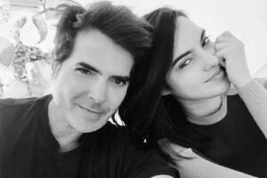 Conoce al papá de Scarlet Gruber, es cantante y luce idéntico a ella