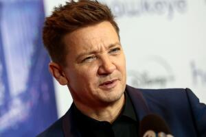Jeremy Renner reaparece tras sufrir fuerte accidente