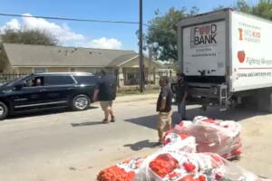 alimentos gratis san antonio apagón banco de comida ayuda residentes sin energía eléctrica texas