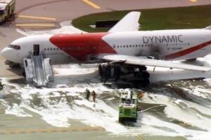 Avión se incendia en aeropuerto de Ft. Lauderdale.