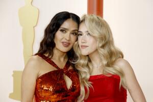 Salma Hayek y su hija, Valentina Paloma, en los premios Oscar 2023