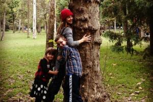 Camila Sodi y sus hijos