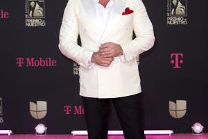 Premio Lo Nuestro 2023: Julián Gil en la alfombra roja