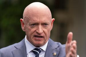 Mark Kelly sería la elección de Kamala Harris para candidato a vicepresidente