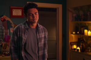 Darren Barnet como Paxton Hall-Yoshida. Netflix.jpg