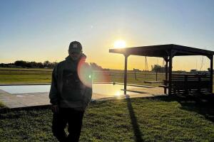 Christian Nodal en su casa de Argentina