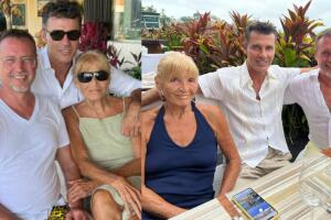 Leonardo y Andrés García Jr. aparecieron juntos en Acapulco mientras su padre, Andrés García, enfrenta una mermada salud. 