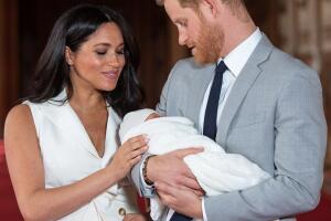 Meghan Markle primer look mamá