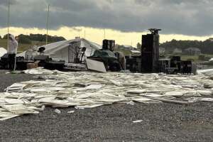 Carpa se derrumba en Virginia