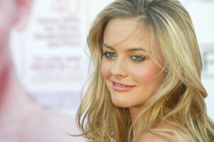 7-actrices-que-vimos-hasta-el-cansancio-en-los-90-pero-desaparecieron-de-la-pantalla-de-cine-4.jpg