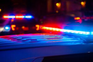 Joven de 18 años recibe un disparo en el pecho durante robo en el metro de Brooklyn.