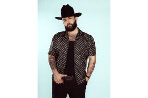 Carín León cantará en Latin GRAMMY 2025