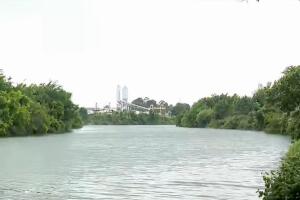 Houston Greens Bayou cuerpo encontrado investigación HPD Uvalde Road East Freeway homicidio Harris County