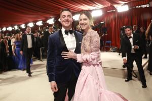 Allison Williams y Alexander Dreymon
