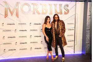 Adria Arjona y Jared Leto.jpg