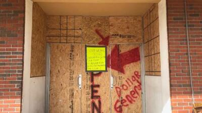 Entre mensajes y tormenteras: la franja costera de Melbourne, Florida, evacúa a la espera de Dorian