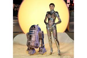 r2_d2_zendaya.jpg