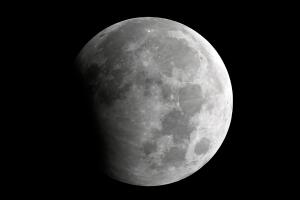 Superluna de septiembre provocará también eclipse lunar parcial esta noche