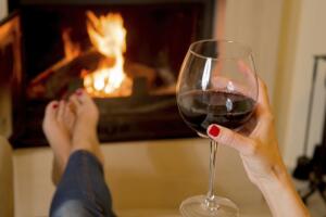 vinho-lareira-relaxar_0.jpg