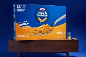 Una televisión enorme llena de macarrones con queso: Kraft Mac & Cheese lanzó una caja gigante en forma de TV con 65 paquetes.