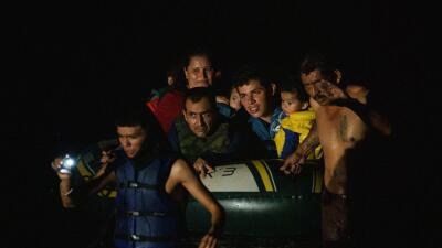 Texas demanda nueva política que agiliza procesos de asilo en la frontera