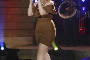 Los looks de las chicas en La Reina de la Canción