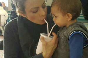 Silvia Navarro y su hijo