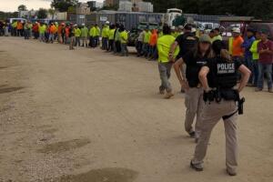 Florida exige usar E-Verify solo a empresas con 25 o más empleados, lo que deja fuera a la mayoría de los contratistas pequeños.