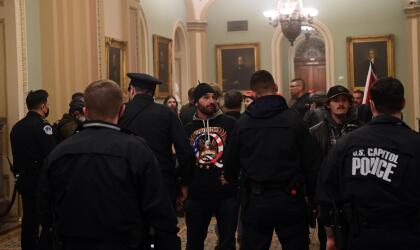 (FOTOS) PRIMERA VEZ EN LA HISTORIA DE EEUU QUE PASA EN EL CAPITOLIO 68 Supporters of US President Donald Trump enter the US Capitol on January 6, 2021, in Washington, DC. - Demonstrators breeched security and entered the Capitol as Congress debated the a 2020 presidential election Electoral Vote Certification. (Photo by Saul LOEB / AFP) (Photo by SAUL LOEB/AFP via Getty Images)