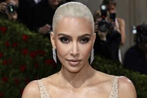 Kim Kardashian confirma que “comería mierda” si le dijeran que así se vería más joven