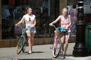 very-good-girls-película