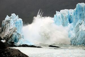 TOPSHOT-ARGENTINA-GLACIER-PERITO MORENO