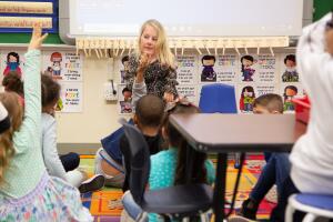 The Tiny Teacher Who's Only 3ft 3"