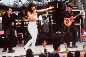 Jennifer López como Selena Quintanilla
