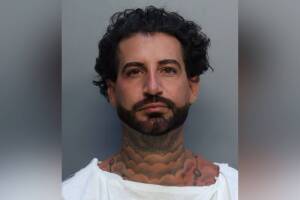 Ryan Pearl estilista famosos Miami acusado inducir menor 15 años sexo