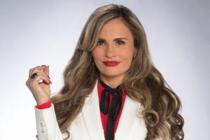 Aura Cristina Geithner es Antonia Santamaría 