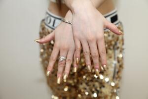 Karol Sevilla en Dolce & Gabbana