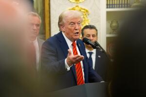 Desde la Oficina Oval, el presidente Trump advirtió que vendrán más despidos en la fuerza federal.