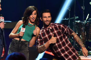 el-gesto-de-adam-levine.png