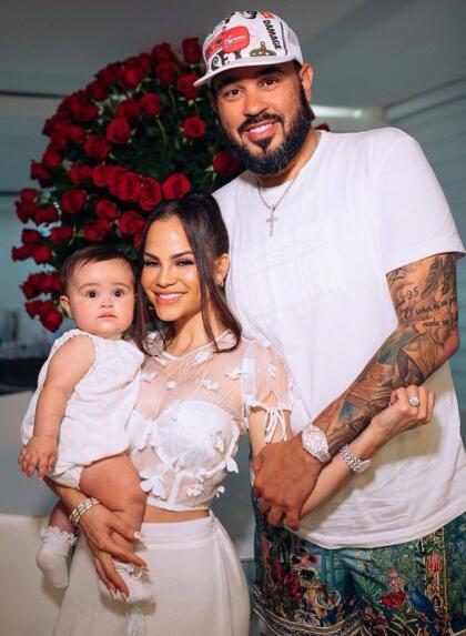 Raphy Pina y Natti Natasha muestran cómo fue la primera Navidad de su hija  | Univision Famosos | Univision