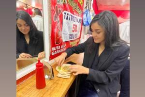 Ale Capetillo tacos México 2022.jpg